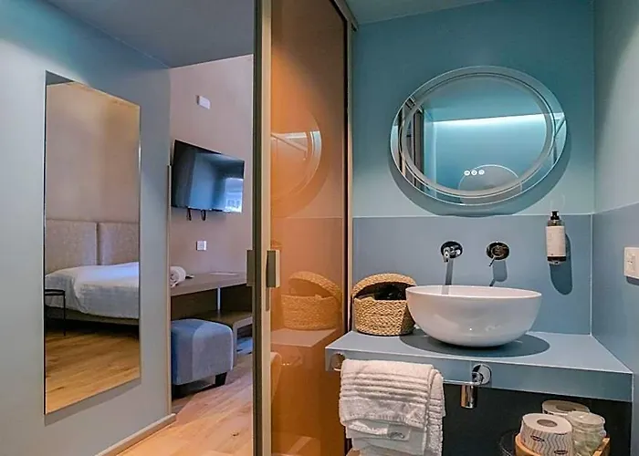 163 Boutique Hotel